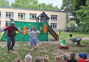 Babcia i Dziadek tańczą do piosenki "Uwielbiam Ją"