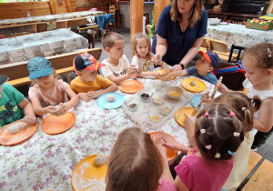 Zajęcia edukacyjne "Od ziarenka do bochenka" - ozdabianie chlebków nasionkami