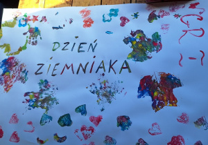 Praca plastyczna grupy Biedronki - stemplki z ziemniaków