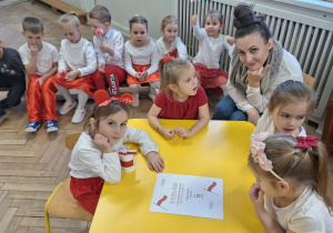 Dzieci z grupy III otrzymały pamiątkowy dyplom