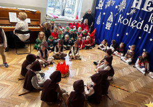 Dzieci z grupy IV w tańcu pasterzy