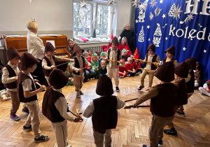 Dzieci z grupy IV w tańcu pasterzy
