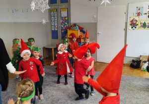 Zabawa przy muzyce świątecznej