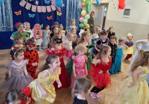 Dziewczynki podczas "Bitwy tanecznej"