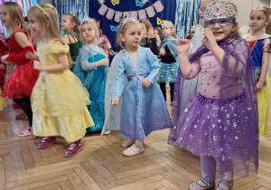 Dziewczynki podczas "Bitwy tanecznej"