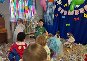 Zimowe szaleństwo na balu - czyli srebrne kawałki folii