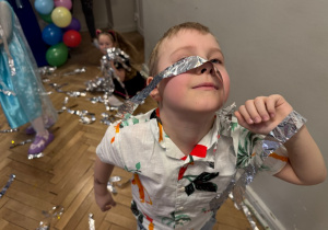 Zimowe szaleństwo na balu - czyli srebrne kawałki folii