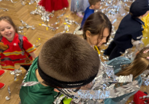 Zimowe szaleństwo na balu - czyli srebrne kawałki folii